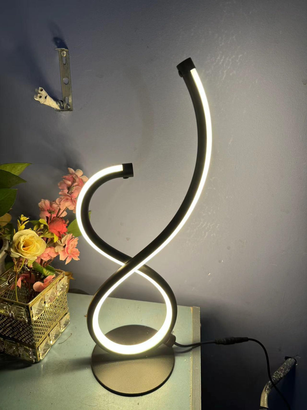 Modern Spiral Black Table Lamp #731