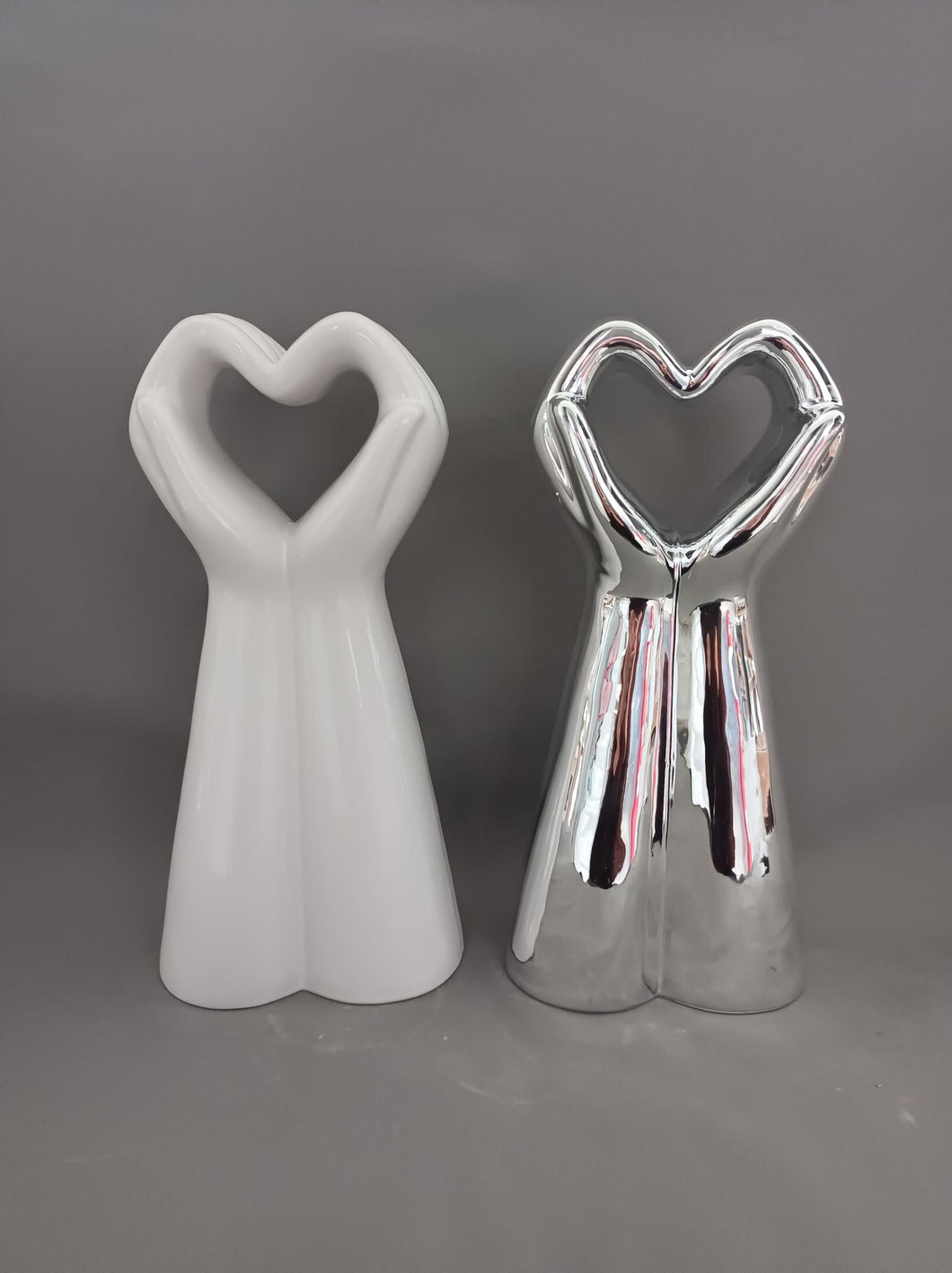 HEART-SHAPED HANDS WHITE + SILVER #753